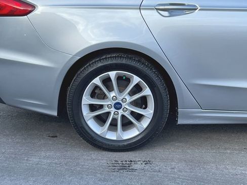 Used 2020 Ford Fusion SE image 19