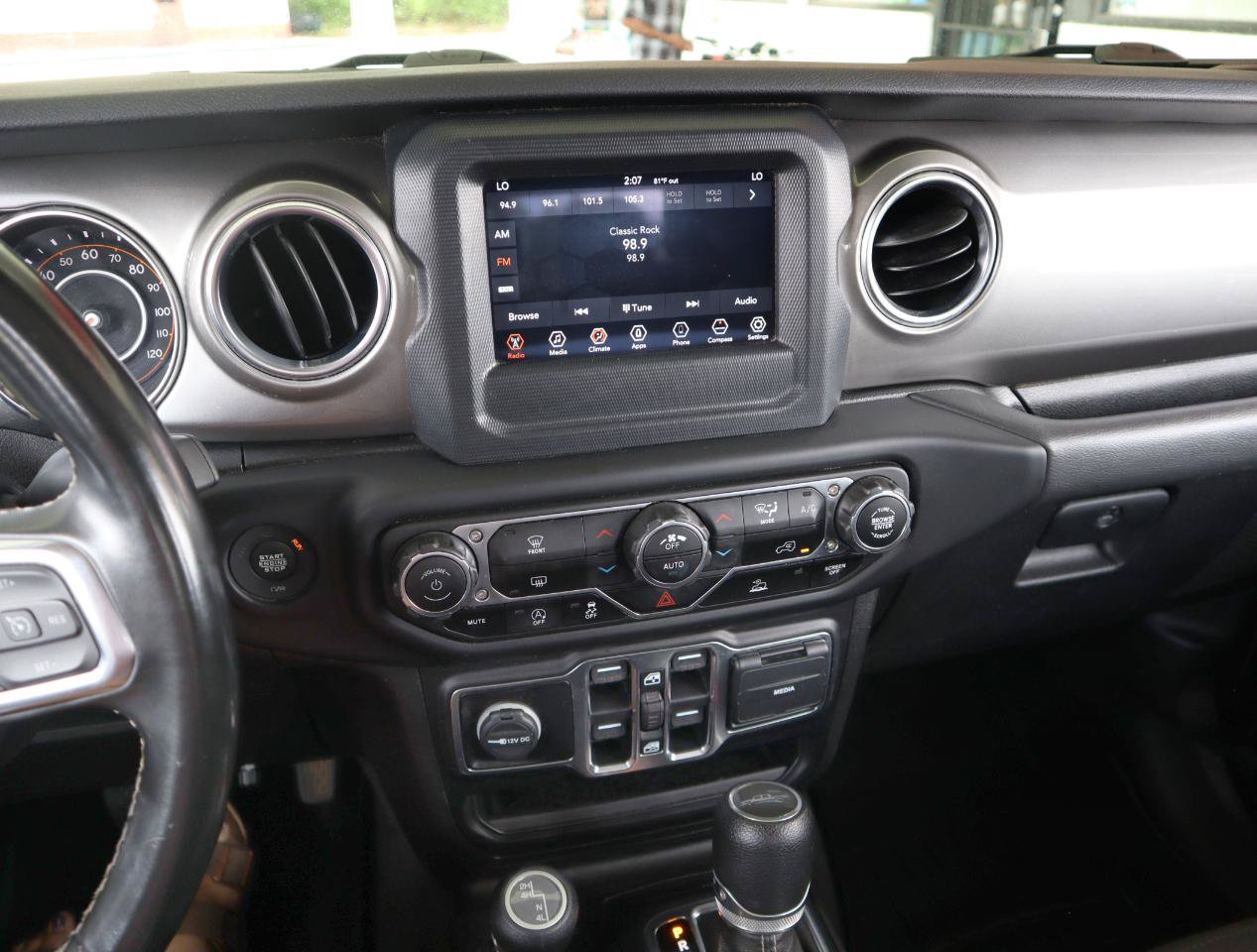 Used 2020 Jeep Gladiator Overland w/ Trailer Tow Package AWD/4WD image 42
