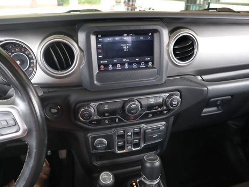Used 2020 Jeep Gladiator Overland w/ Trailer Tow Package AWD/4WD image 42