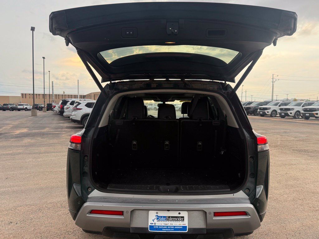 Used 2022 Nissan Pathfinder SL w/ SL Premium Package FWD image 6