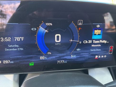 Used 2025 Chevrolet Equinox EV LT image 28