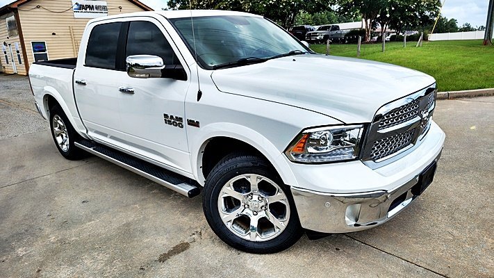 Used 2017 RAM 1500 Laramie w/ Convenience Group AWD/4WD image 4