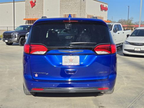 Used 2018 Chrysler Pacifica Limited w/ Advanced Safetytec Group image 5