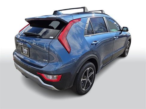 Used 2025 Kia Niro EX image 4