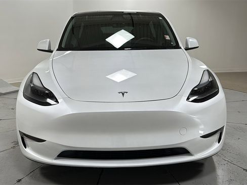 Used 2025 Tesla Model Y Performance image 2