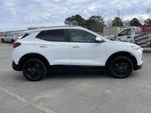 Used 2024 Buick Encore GX Sport Touring image 9