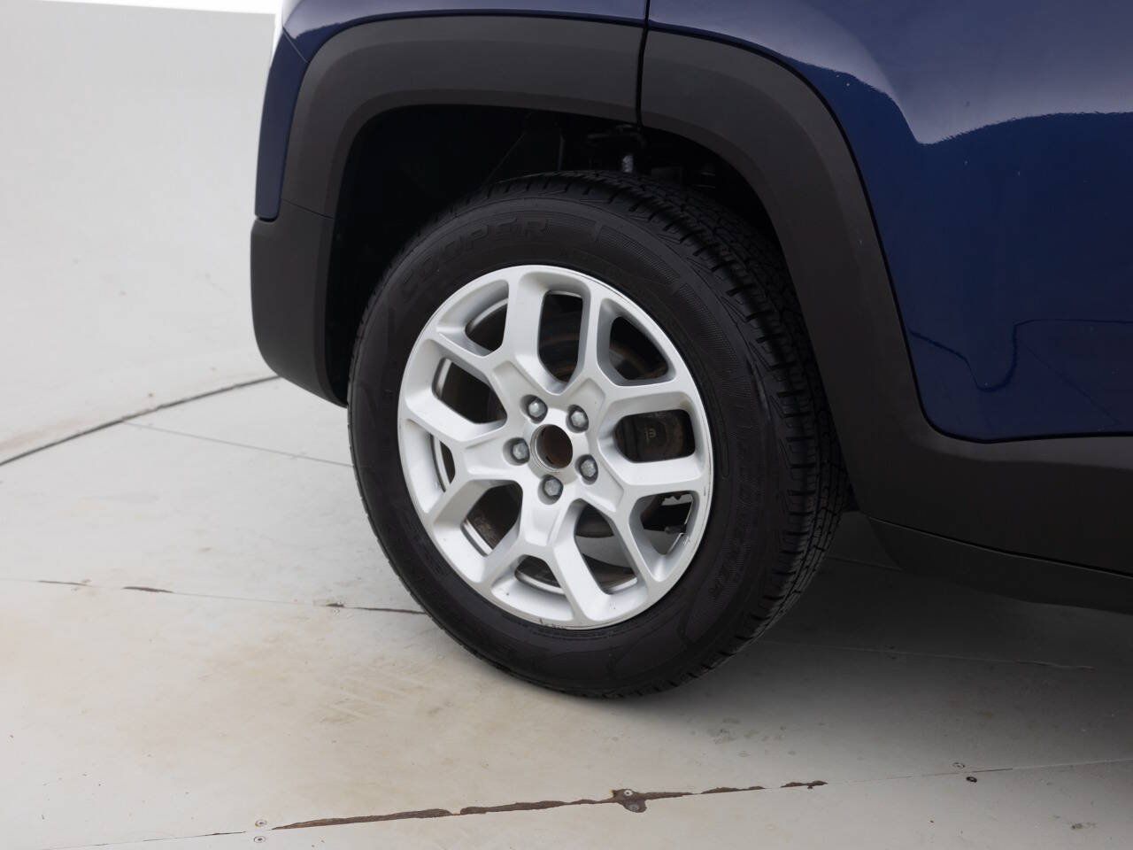 Used 2016 Jeep Renegade Latitude FWD image 21