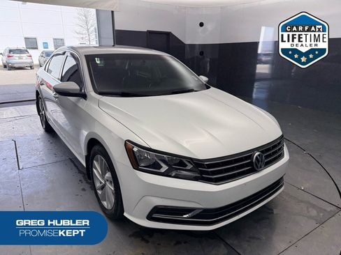 Used 2018 Volkswagen Passat 2.0T SE image 1