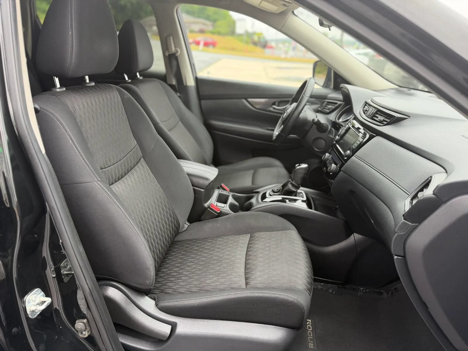 Used 2018 Nissan Rogue SV AWD/4WD image 10