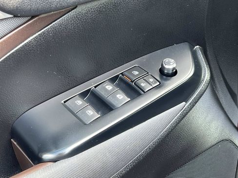 Used 2019 Toyota Highlander LE FWD image 14