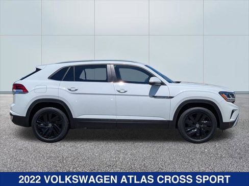 Used 2022 Volkswagen Atlas Cross Sport SE w/ Black Wheel Package AWD/4WD image 6
