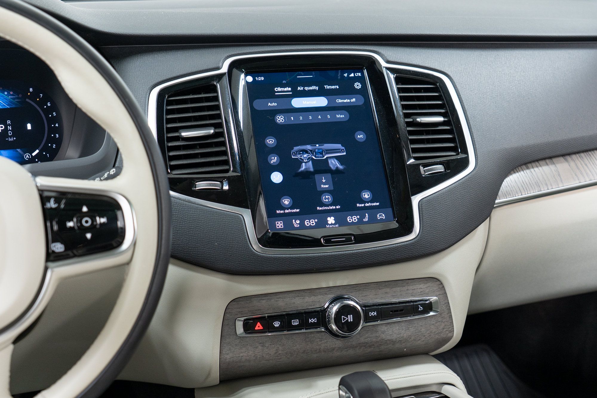 Certified 2023 Volvo XC90 B6 Plus w/ Protection Package Premier AWD/4WD image 19