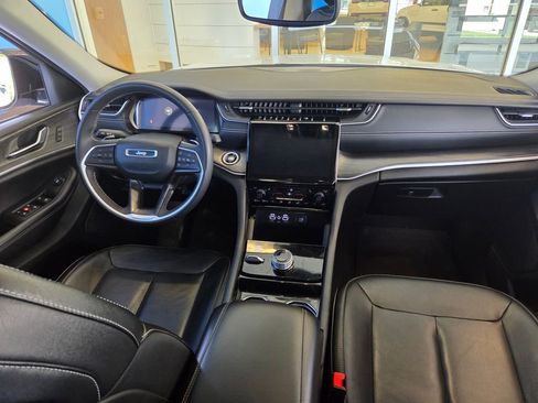 Used 2023 Jeep Grand Cherokee Limited AWD/4WD image 29