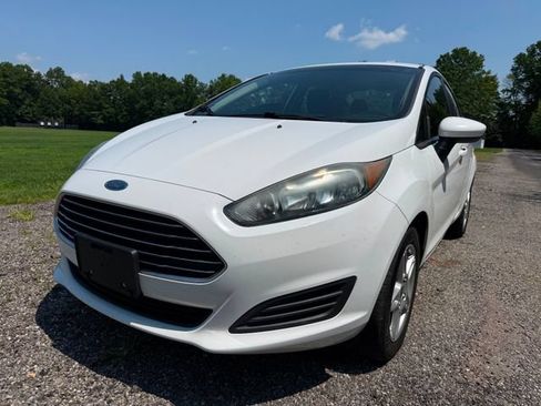 Used 2017 Ford Fiesta SE FWD image 1