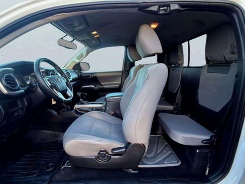 Used 2017 Toyota Tacoma SR5 image 13