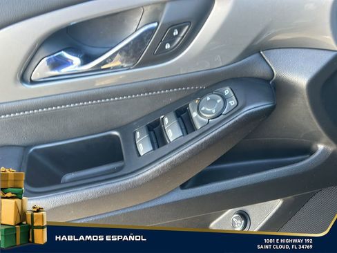 Used 2023 Chevrolet Traverse LT image 10