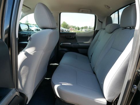 Used 2019 Toyota Tacoma SR5 AWD/4WD image 34
