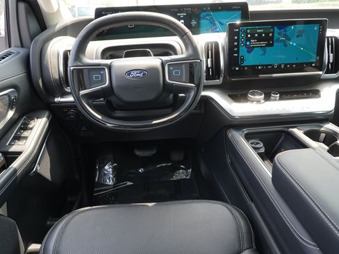 Used 2025 Ford Expedition Max Platinum w/ Driver's Package AWD/4WD image 22