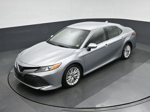 Used 2019 Toyota Camry XLE FWD image 57