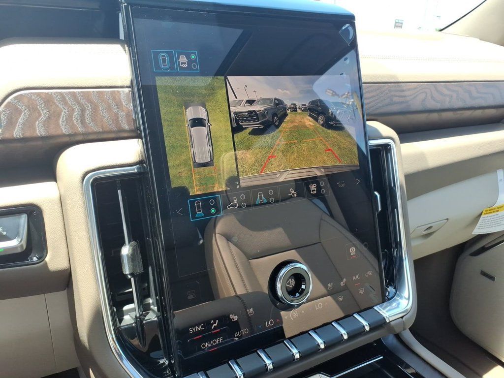 New 2026 GMC Yukon Denali w/ Denali Reserve Package AWD/4WD image 21