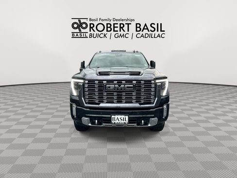 Used 2024 GMC Sierra 2500 Denali AWD/4WD image 3
