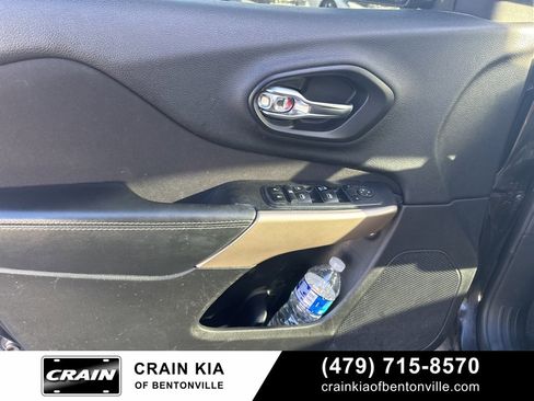 Used 2018 Jeep Cherokee Latitude w/ Altitude Package image 15