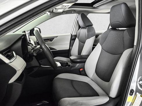 Used 2019 Toyota RAV4 XLE image 17