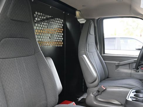 Used 2024 GMC Savana 2500 Work Van w/ Driver Convenience Package image 17