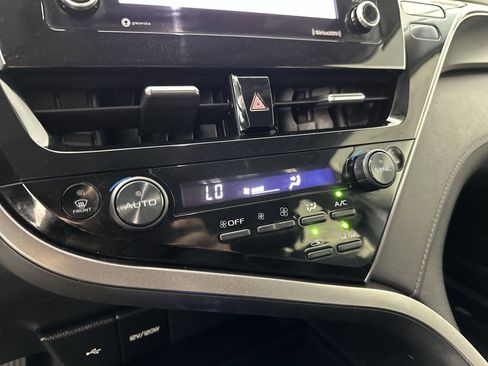 Used 2022 Toyota Camry LE image 23