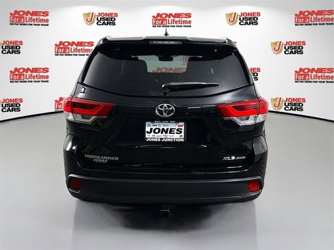 Certified 2019 Toyota Highlander XLE image 17