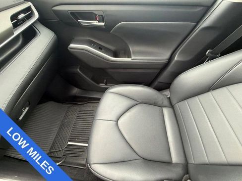 Used 2023 Toyota Highlander XLE AWD/4WD image 22