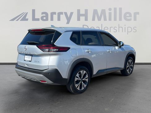 Used 2022 Nissan Rogue SV AWD/4WD image 5