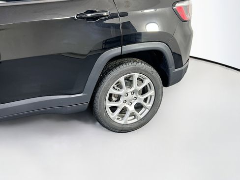 Used 2022 Jeep Compass Latitude AWD/4WD image 28