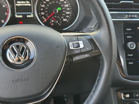 Used 2018 Volkswagen Tiguan SE w/ 18" Alloy Wheels Package AWD/4WD image 22