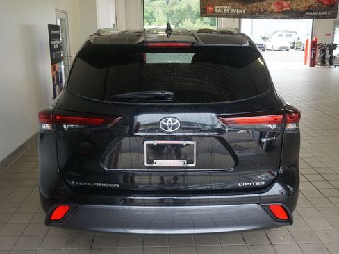 Used 2025 Toyota Highlander Limited AWD/4WD image 17