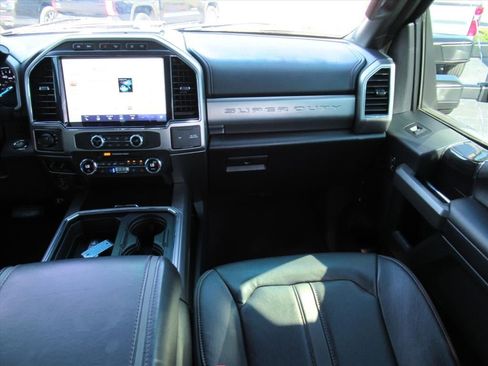 Used 2022 Ford F350 Platinum w/ FX4 Off-Road Package image 16