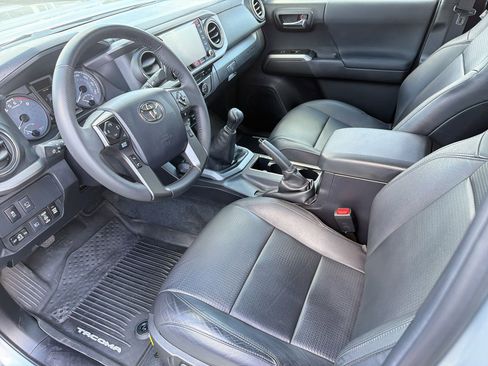 Used 2023 Toyota Tacoma TRD Sport w/ TRD Premium Sport Package image 4