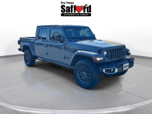 Used 2025 Jeep Gladiator Sport image 9