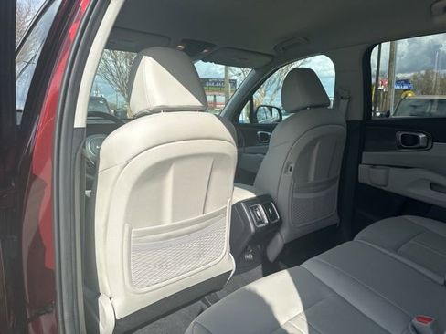 Used 2025 Kia Sorento S FWD image 24