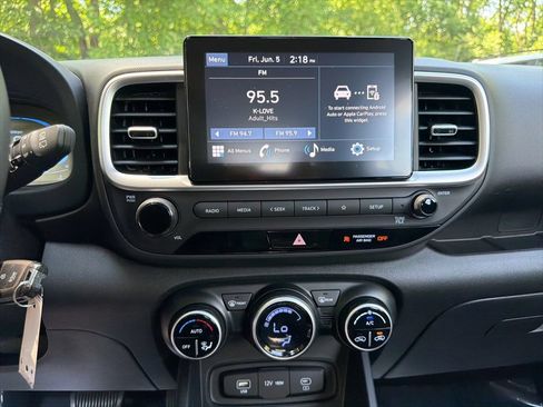 Certified 2023 Hyundai Venue SEL FWD image 23