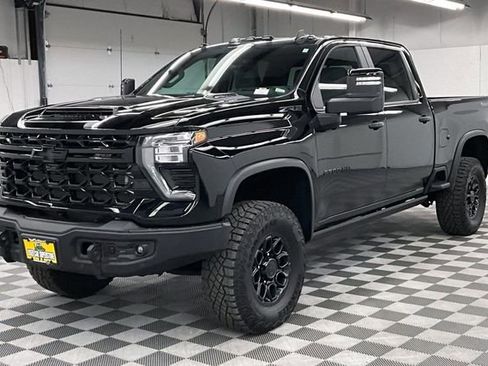 Used 2025 Chevrolet Silverado 2500 ZR2 w/ ZR2 Bison Edition AWD/4WD image 12
