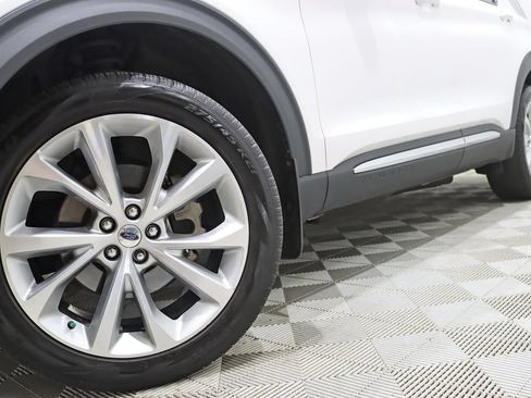 Used 2022 Ford Explorer Platinum w/ Equipment Group 601A AWD/4WD image 4