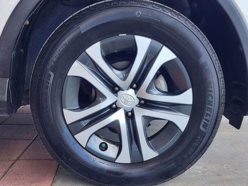 Used 2018 Toyota RAV4 LE image 4