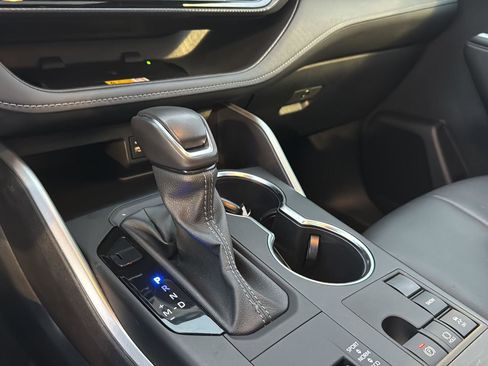 Certified 2024 Toyota Highlander XSE image 25