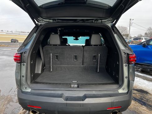 Used 2023 Chevrolet Traverse LT w/ Midnight/Sport Edition image 5