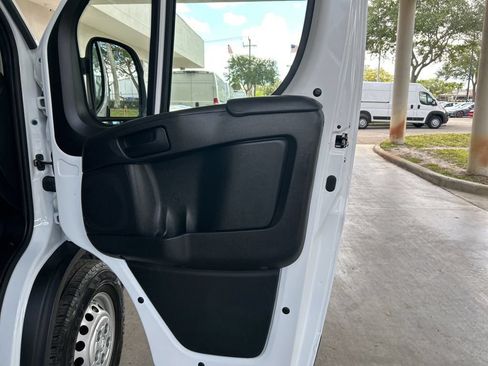 Used 2025 RAM ProMaster 2500 w/ Convenience Group FWD image 25