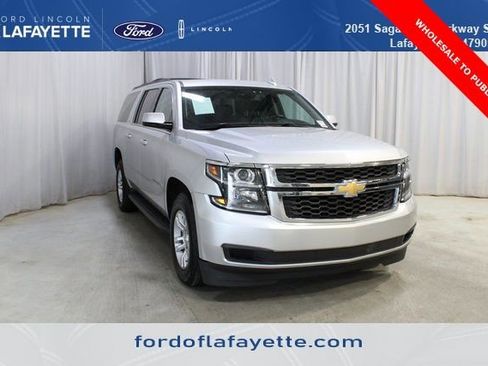 Used 2018 Chevrolet Suburban LT image 1
