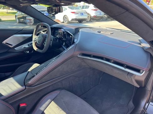 Used 2023 Chevrolet Corvette Stingray Premium Conv w/ Z51 Performance Package RWD image 27