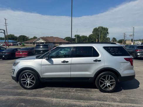 Used 2017 Ford Explorer Sport w/ Equipment Group 401A AWD/4WD image 3