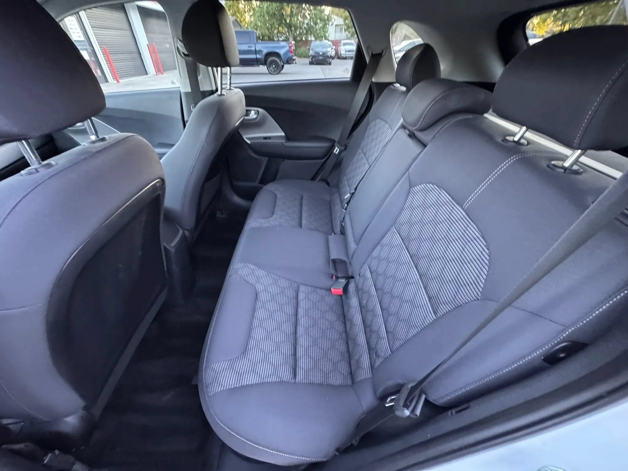 Used 2018 Kia Niro LX FWD image 17